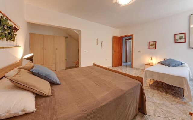 And001 in Andrano With 4 Bedrooms and 2 Bathrooms