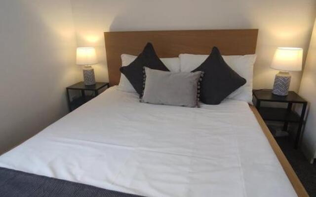 1 Bedroom Apartment with Free Parking