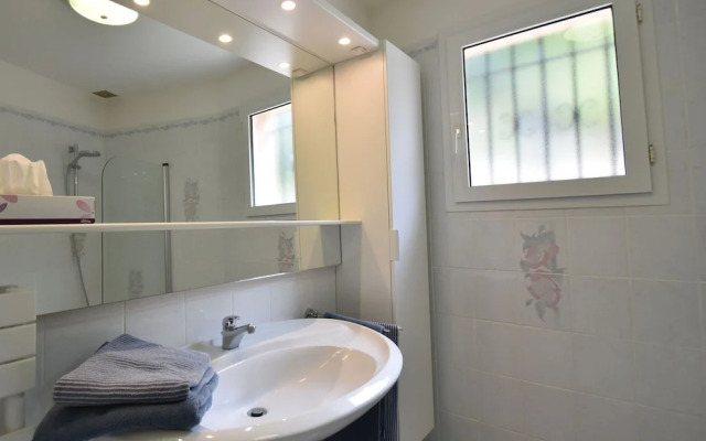 Spacious Villa in Var With Swimming Pool