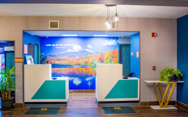 La Quinta Inn & Suites by Wyndham Fayetteville I-95