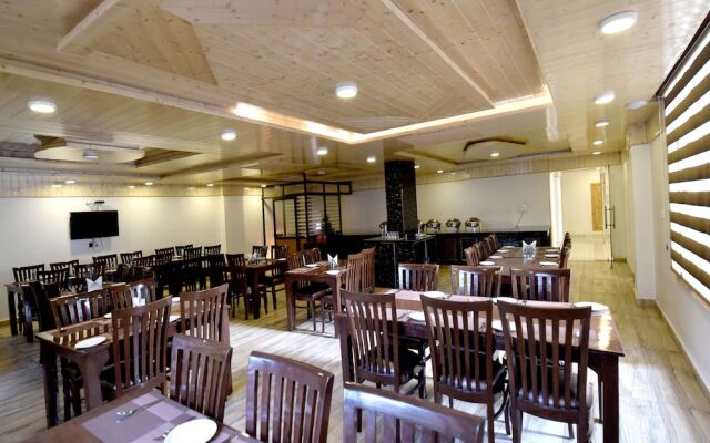 OYO 13091 Manali Grand