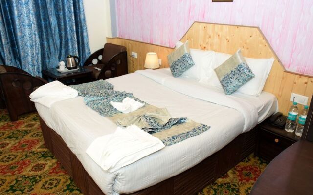 Comlux Hotels Manali