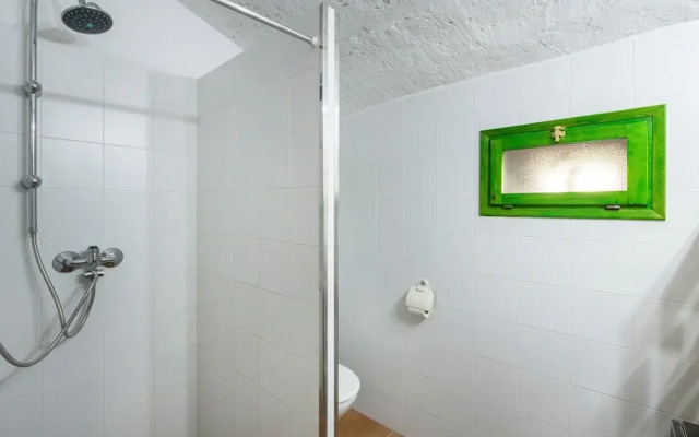 Can Cirera, Rural House In Girona