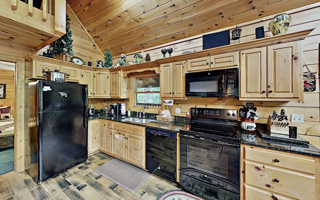 Bear Essentials 3 Bedroom Home by Redawning