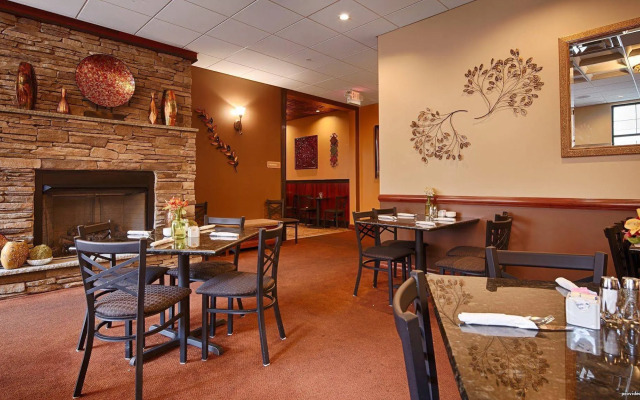 Best Western Pioneer Plaza