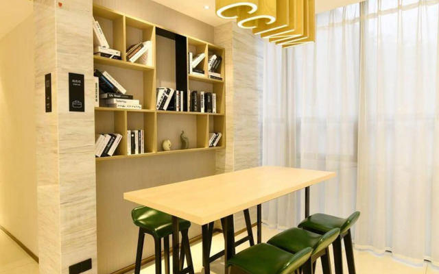 Gemeng Hotel (Chengdu Kuanzhai Alley Huapaifang Subway Station)