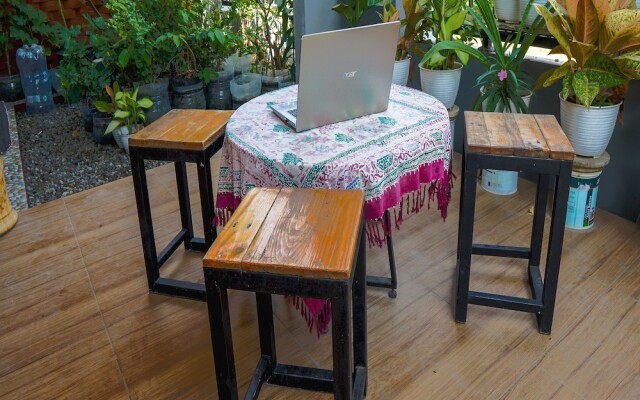 OYO Life 93382 Gajayana Kost Female Only Syariah