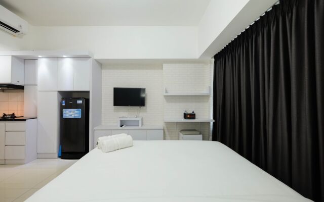 Modern White Studio At Springlake Summarecon Bekasi Apartment By Travelio