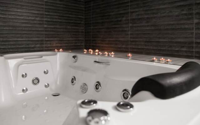 Studio with Hot Tub