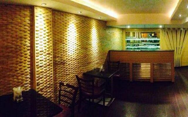 Vivek Hotel