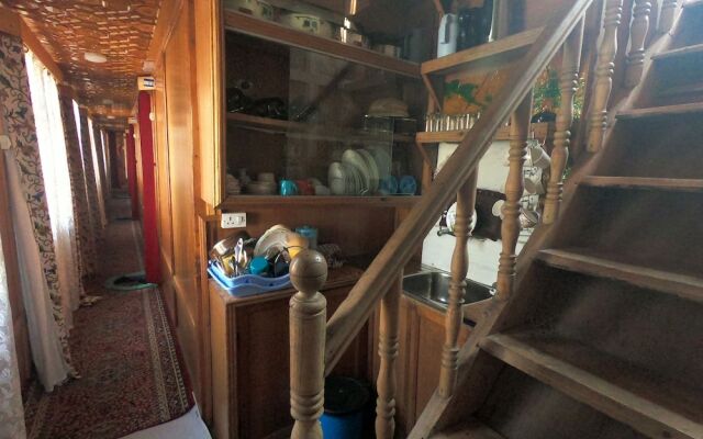 Goona palace houseboats