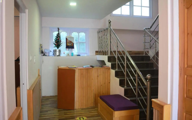 Rufina Lachung De'Crown