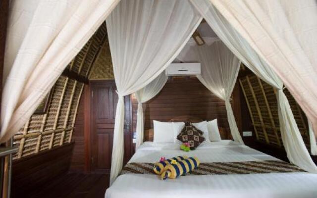 Alam Nusa Bungalow Huts & Spa