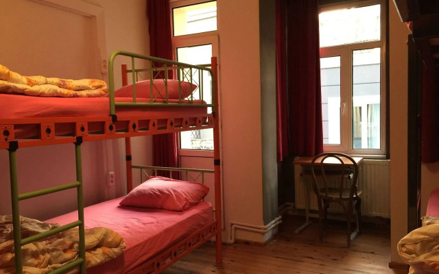 Innjoy Hostel - Adults Only