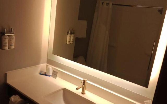 Holiday Inn Express & Suites Bonham by IHG