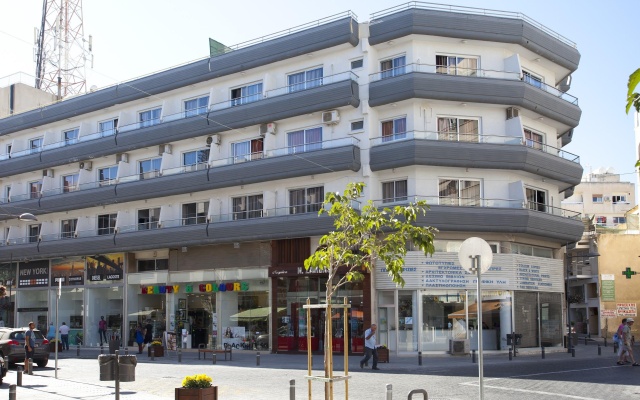 1 Bedroom Superior Quadruple Apartment with balcony and with city view (4 single beds and sofa)