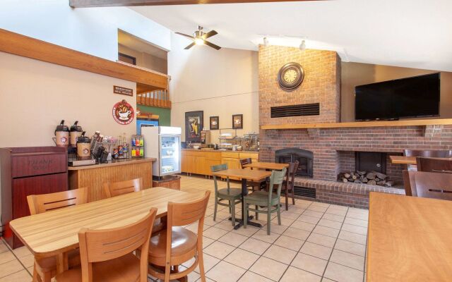 AmericInn by Wyndham Willmar