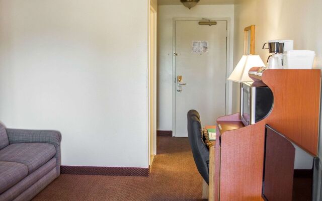 Quality Inn & Suites Longview Kelso