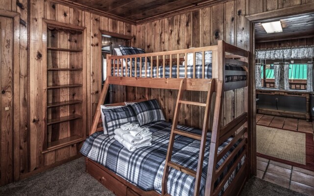 413apvillage23avncb - Alpine Cabin