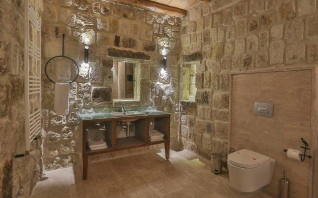 Acropolis Cave Suite