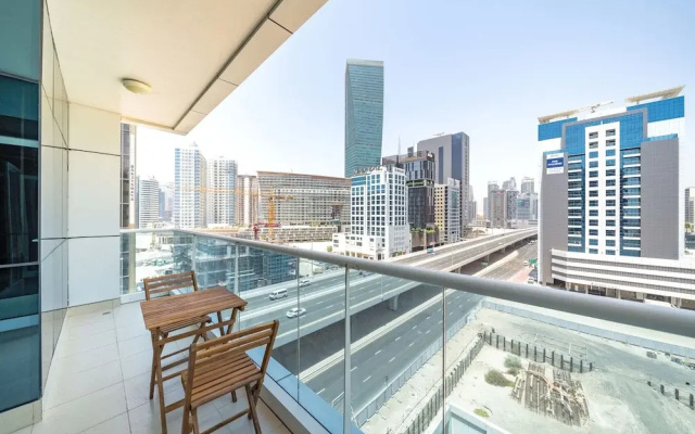 Stunning Business Bay Apartment With Balcony