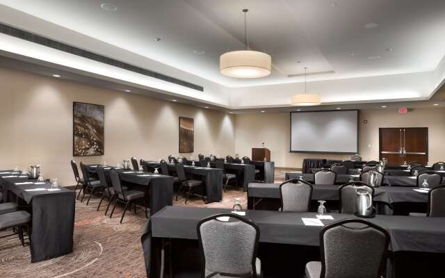 DoubleTree by Hilton Hotel Lawrence
