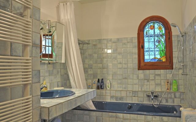 Charming Villa in Callas With Private Swimming Pool