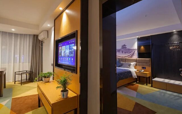 Chonpines Hotels· Jingzhou Ancient City Dongmen