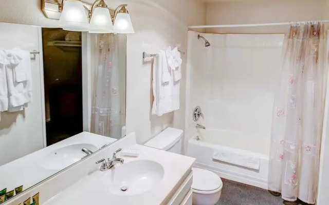 Mountain Shadows B08 - One Bedroom Condo