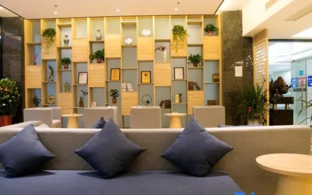 Qingmu Select Hotel (Liyang Aoti Avenue, Wuyue Plaza)