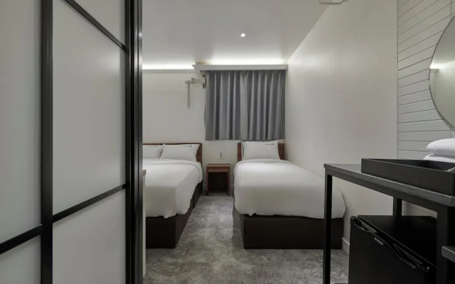 Eight Rest Hostel  Myeong-dong