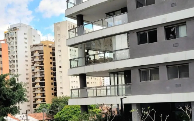 Studio novíssimo, completo e muito bem localizado