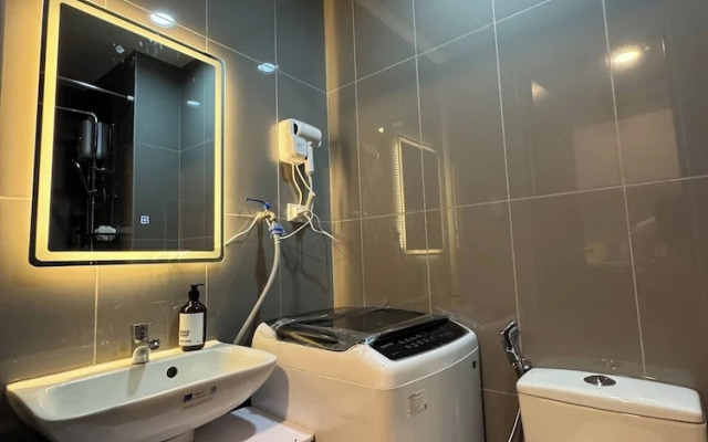Entire Room in Makati Center With Fast Wifi