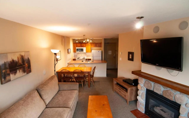 Bear Lodge One Bedroom by MVA