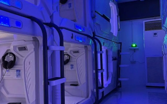 Bmax Spacepods