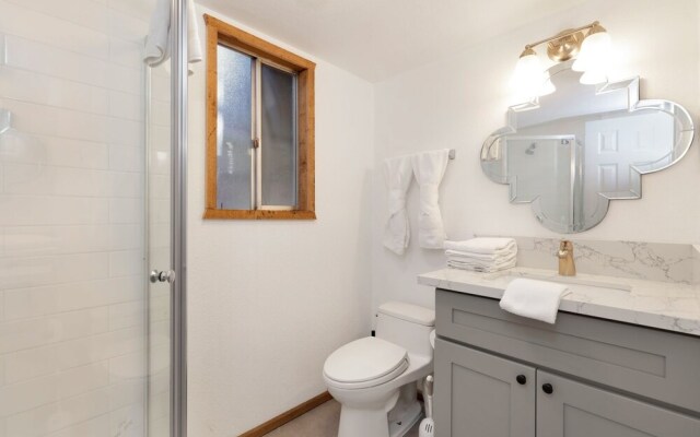 1976-bear Cabin 3 Bedroom Home by RedAwning