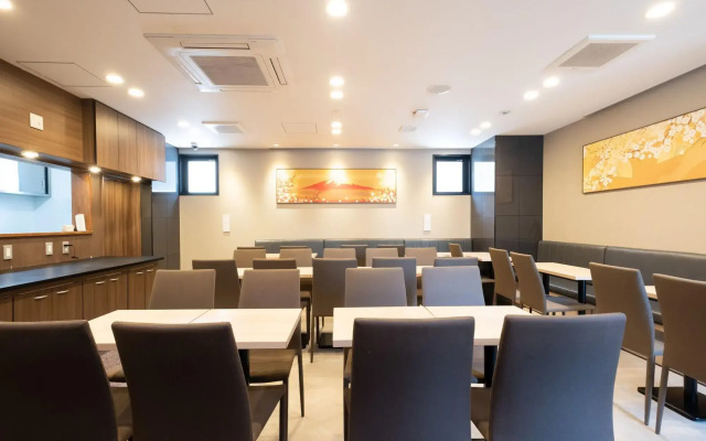 Shinsaibashi Higashi Crystal Hotel