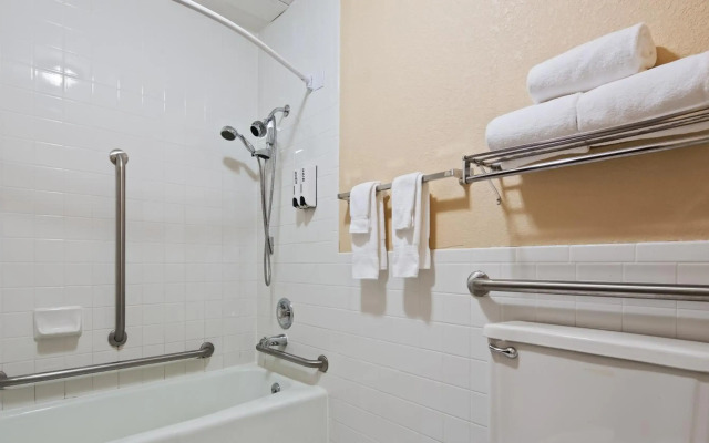 AmericInn by Wyndham Appleton Downtown