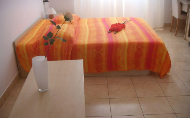 Beachfront Apartments Tamarix