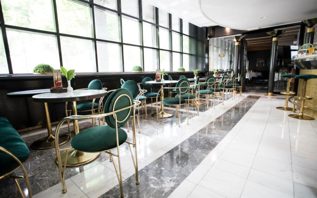Alp Hotel