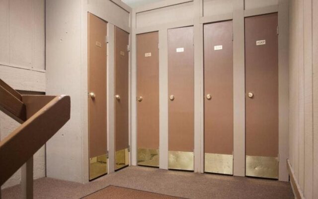 Ski Inn Condominiums