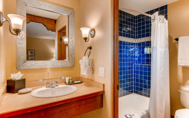 Piñon Court By La Fonda