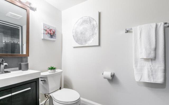 2BR Boutique Condo-prime Location DT Hamilton