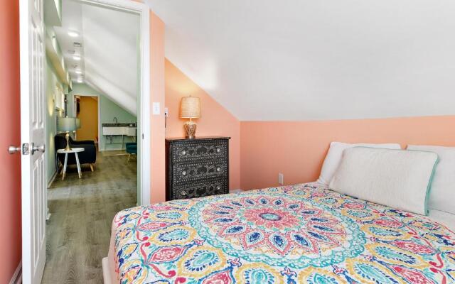 Commander Beach House Hotel