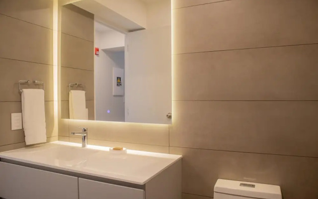 w Inviting 2BR w Balcony in Lively Miraflores