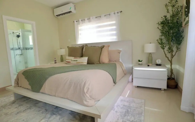 Island VYB Luxe Villa Ochi Rios With Solar System