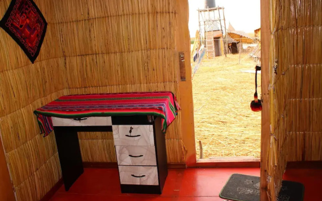 Titicaca Floating Lodge