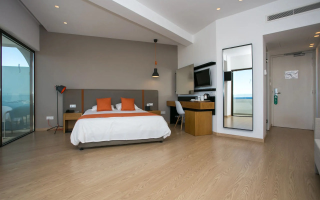 Crystal Springs Beach Hotel