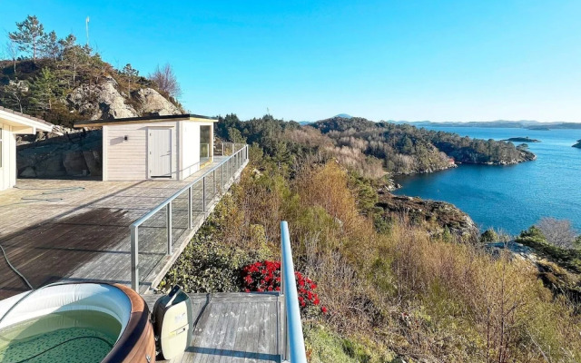 12 Person Holiday Home in Fitjar