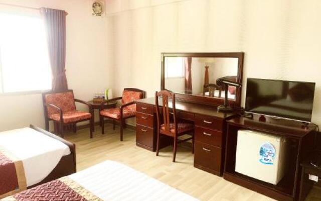 Que Huong Hotel